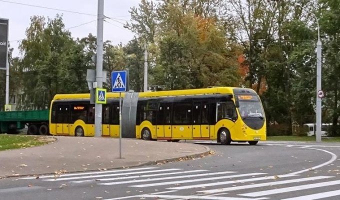 Белорусский городской электрический автобус, который заряжается на остановках (6 фото)