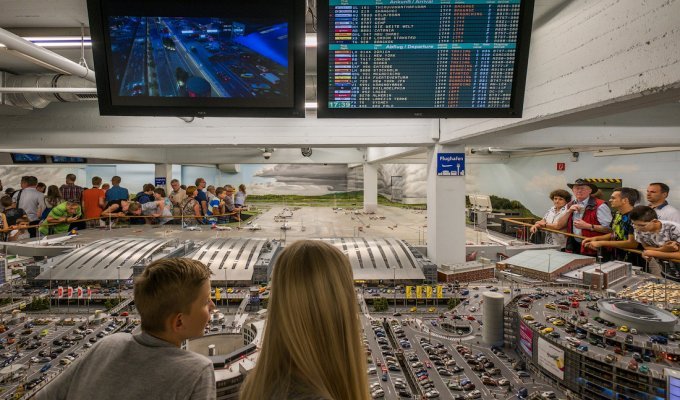 Игрушечный аэропорт для больших мальчиков за $4.8млн (25 фото + 1 видео)