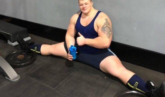 Монстр массы из Украины: набрал веса и мускулов в 170 кг уже в 21 год (3 фото + 1 видео)