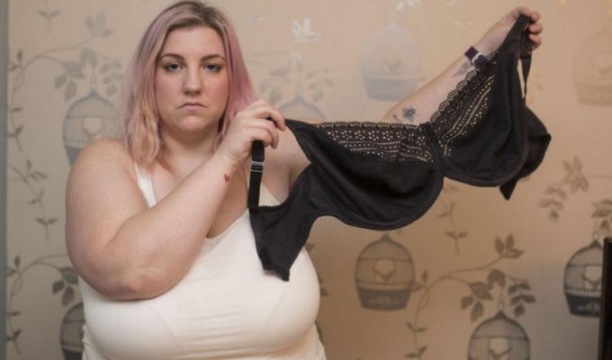 Британка боится, что ее 40-килограммовая грудь может убить ребёнка (7 фото)