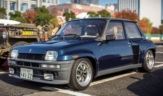 Машина из прошлого - Renault 5 Turbo 2 (19 фото)