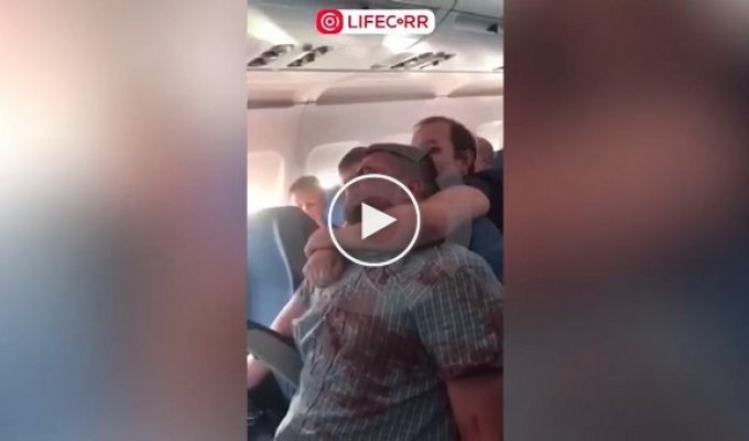 Пьяный дебош российского туриста в самолете