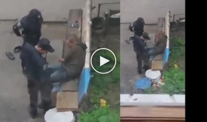 Общение украинских полицейских с пьяным нарушителем