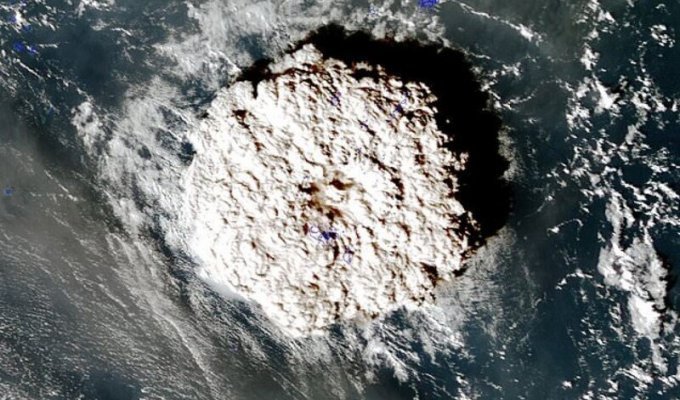 Подводный вулкан Тонга переплюнул Царь-бомбу (8 фото + 1 видео)