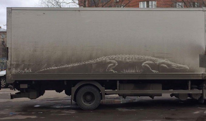 Рисунки на грязных авто от московского художника (8 фото)