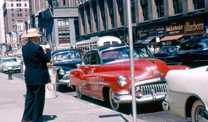 Автомобильная Америка 1950-60-х в цвете (45 фото)