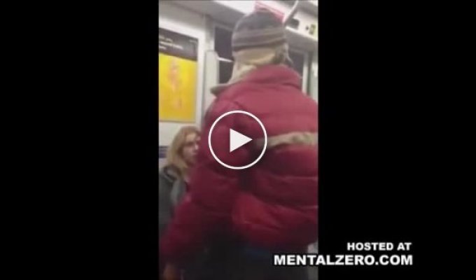 Жесткая драка девушек в метро