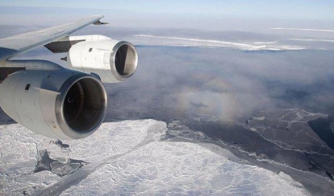 Необычайное явление над Антарктидой (2 фото)