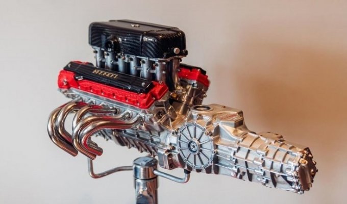 Уменьшенные копии двигателей Ferrari: на создание каждого требуется больше года (13 фото)