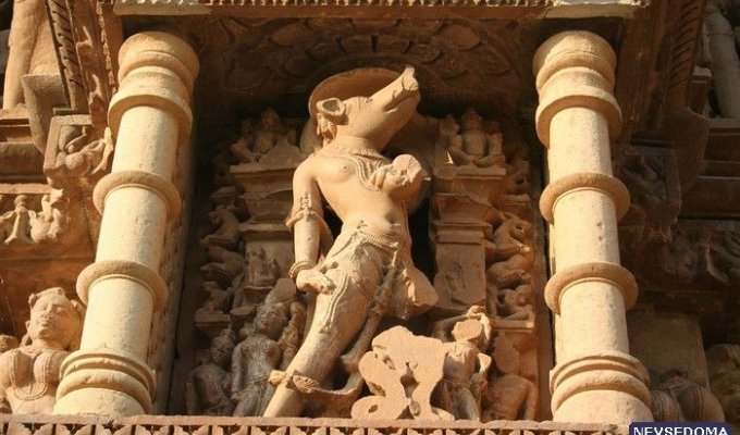 Развратные индийские статуи (7 фото)