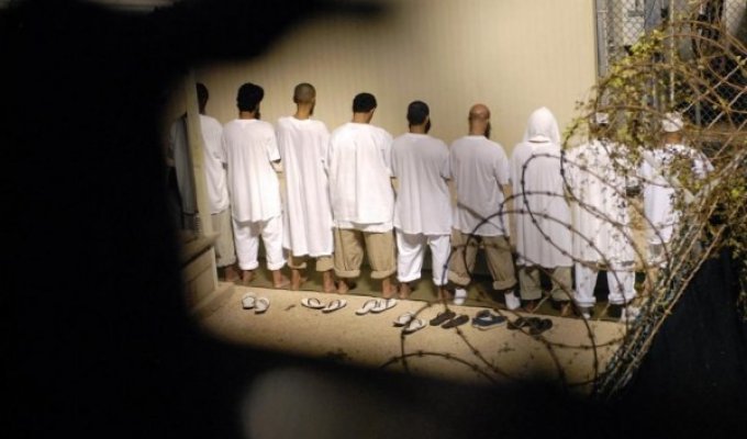 Как выглядит внутри американская тюрьма в Гуантанамо (20 фото)