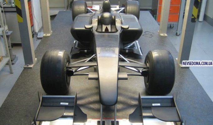Lotus F1 – болид команды-новичка Lotus F1 Racing (2 фото)