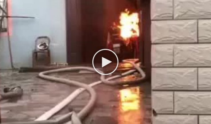 Смелый пожарный предотвратил взрыв