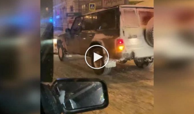 В суровом Челябинске люди сами чистят дороги от снега