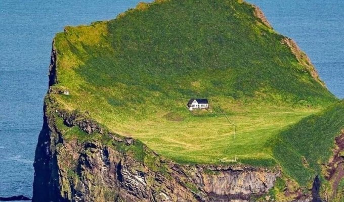Раскрыта тайна «самого одинокого» дома в мире (6 фото)