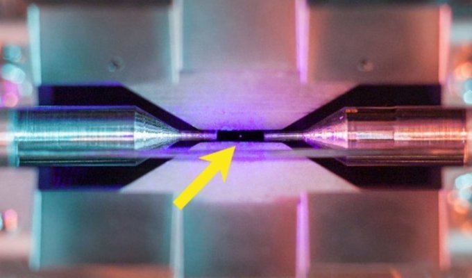 Учёный сумел снять одиночный атом и победил в научном фотоконкурсе (3 фото)