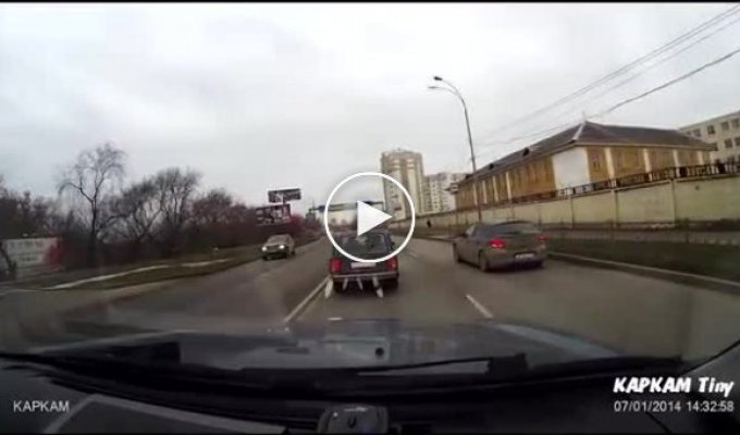 Житель Екатеринбурга обстрелял машину пенсионеров