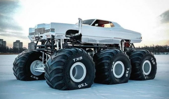 Mercury Marquis «Big Foot» — шестиколесный грузовик-монстр (5 фото)