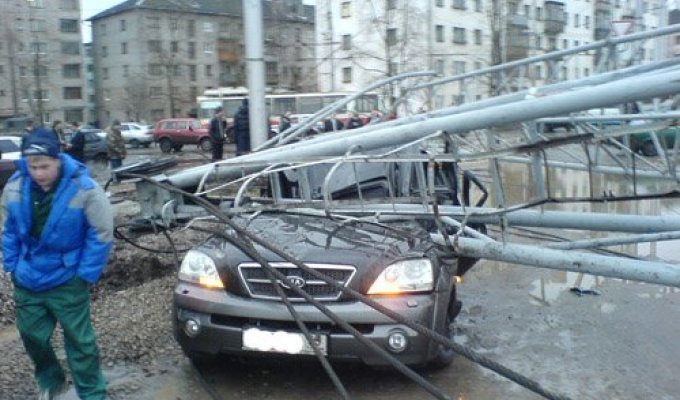 В Великом Новгороде упал кран (8 фото)