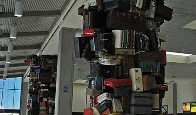 Бардак в аэропорту Сакраменто (7 фото)
