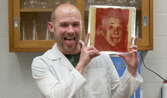Микробиолог использует бактерии для создания портретов... (7 фото)