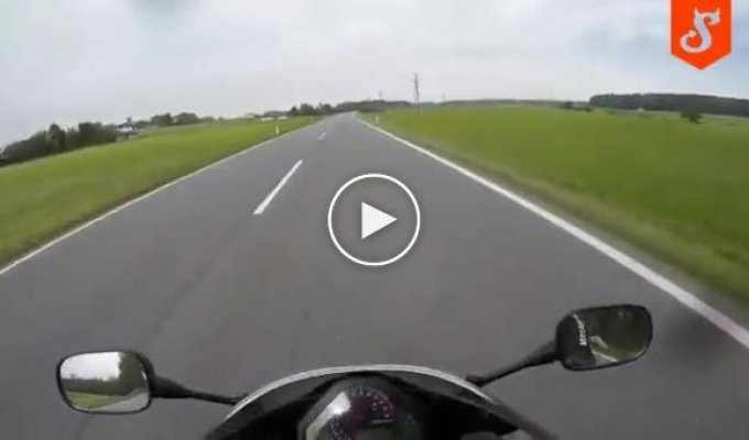 Мотоциклист поймал расколбас руля на скорости 200 км в час