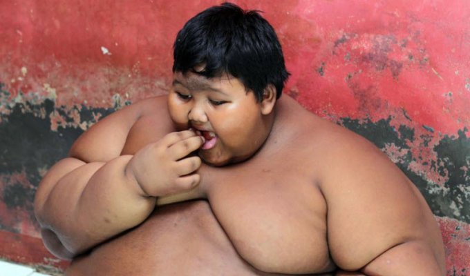 Самый толстый мальчик в мире (9 фото)