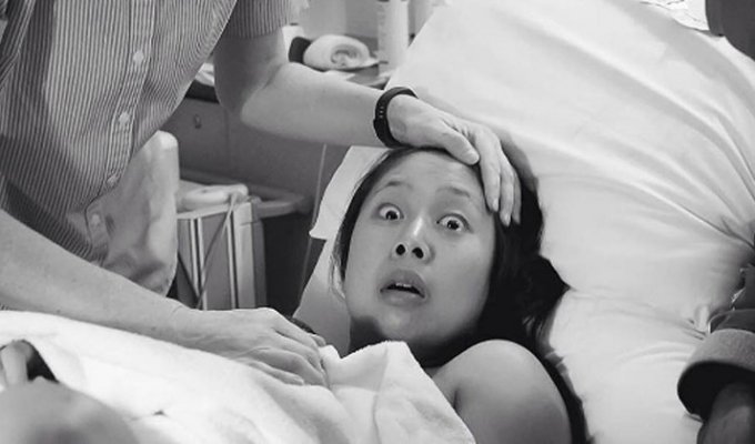 Шокированное лицо матери, которая узнала, что родила мальчика вместо девочки (3 фото)