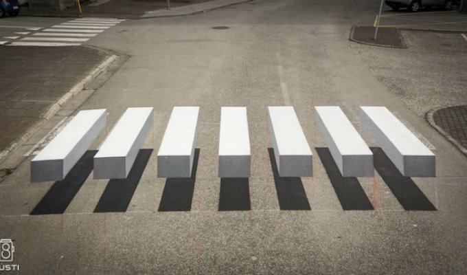 3D-зебра не дает водителям убивать пешеходов (5 фото + 2 видео)