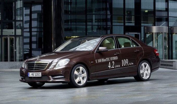 Mercedes-Benz покажет два гибрида на базе модели E-Class (21 фото)