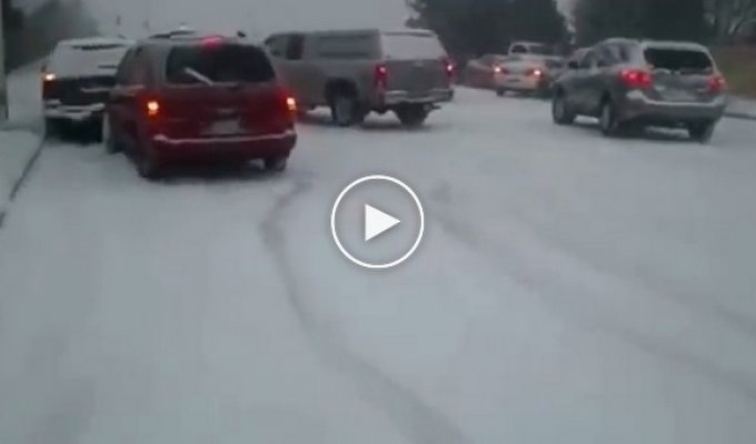 Массовая авария после снегопада в США