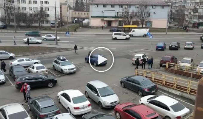 Битва за парковку в Киеве при наличии свободного места