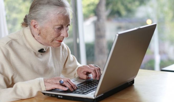 Бабушка выписала адреса своих любимых сайтов (фото)