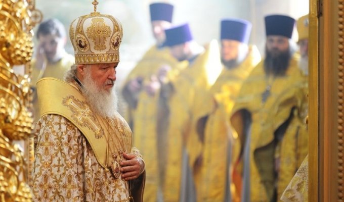 Патриарх Кирилл призвал собраться и общими усилиями отодвинуть конец света (2 фото)