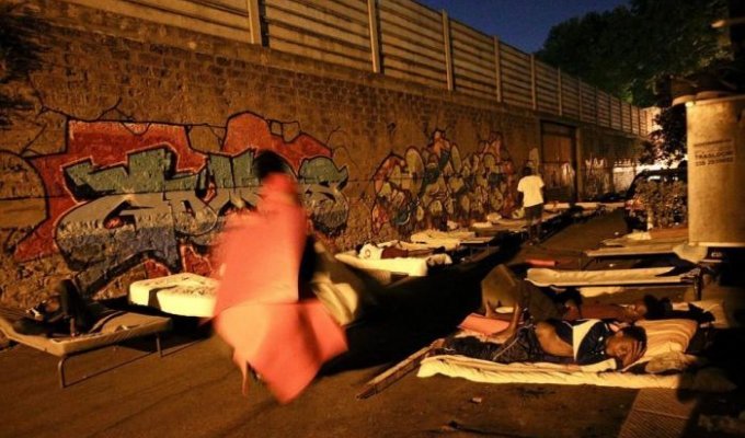 Жизнь африканских мигрантов в Риме (27 фото)