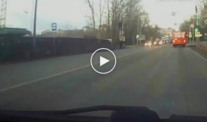 Три автомобиля столкнулись в Кирове