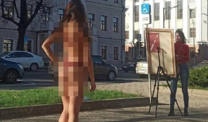 Уличное искусство в Казани: девушка в нижнем белье вышла на улицы города и попросила ее нарисовать
