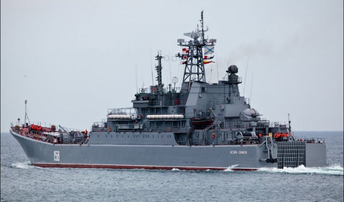 Большой десантный корабль Черноморского Флота РФ 'Цезарь Куников' (48 фото)