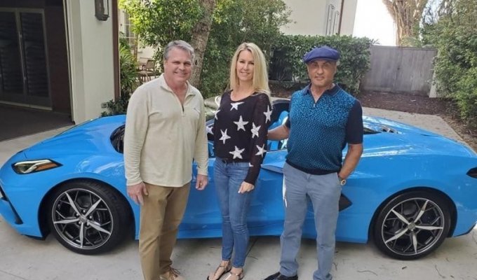 Сильвестр Сталлоне без очереди купил новый Chevrolet Corvette с открытым верхом (5 фото)
