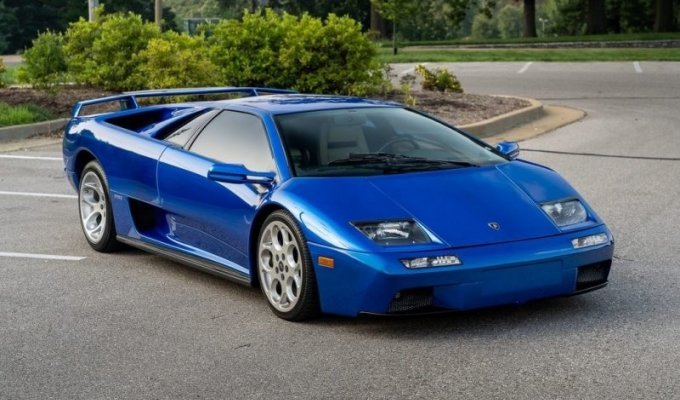 Lamborghini Diablo VT последнего года выпуска в симпатичном цвете Monterey Blue (12 фото + 3 видео)