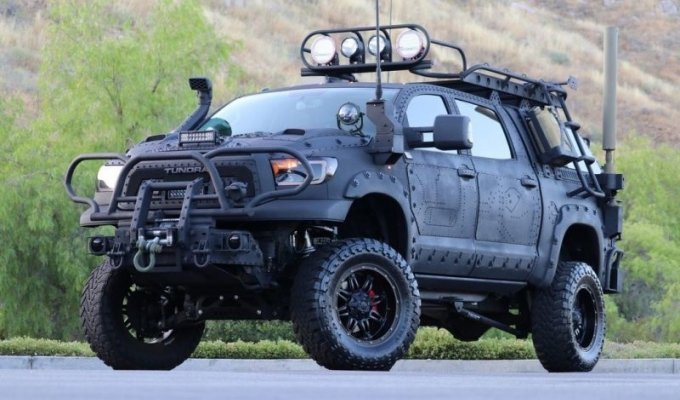 С этой сумасшедшей Toyota Tundra не страшен никакой зомби-апокалипсис (28 фото + 2 видео)