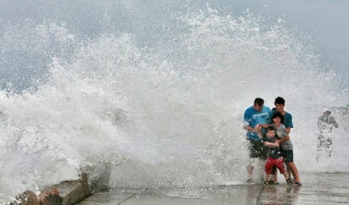 Ураган Эрл надвигается на штат Массачусетс (28 фото)