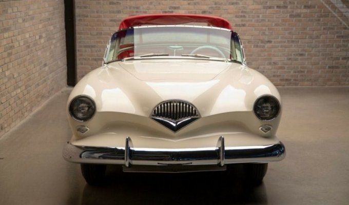 Kaiser Darrin — совершенно уникальный американский спортивный автомобиль 1950-х годов (23 фото + 1 видео)