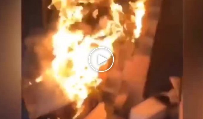 Три школьницы сожгли соседский дом, чтобы снять эффектное видео для Instagram