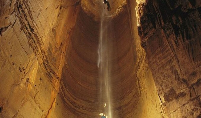 Экскурсия по самой глубокой пещере в мире (34 фото)