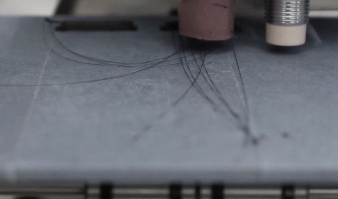 Американцы «научили» 3D-принтер печатать волосы (4 фото)