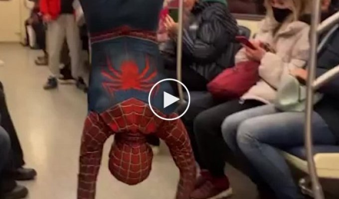 Человек-паук объявился в московском метро