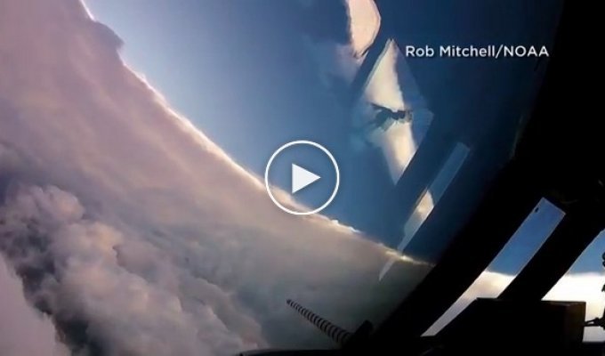 Полёт через око урагана Ирма