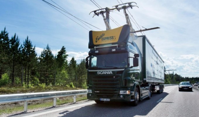 Швеция тестируют электрическое шоссе для грузовиков (4 фото + 1 видео)