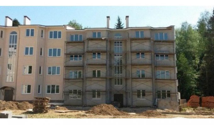 Российский депутат пристроил к жилому дому 60 лишних квартир (2 фото + 1 видео)